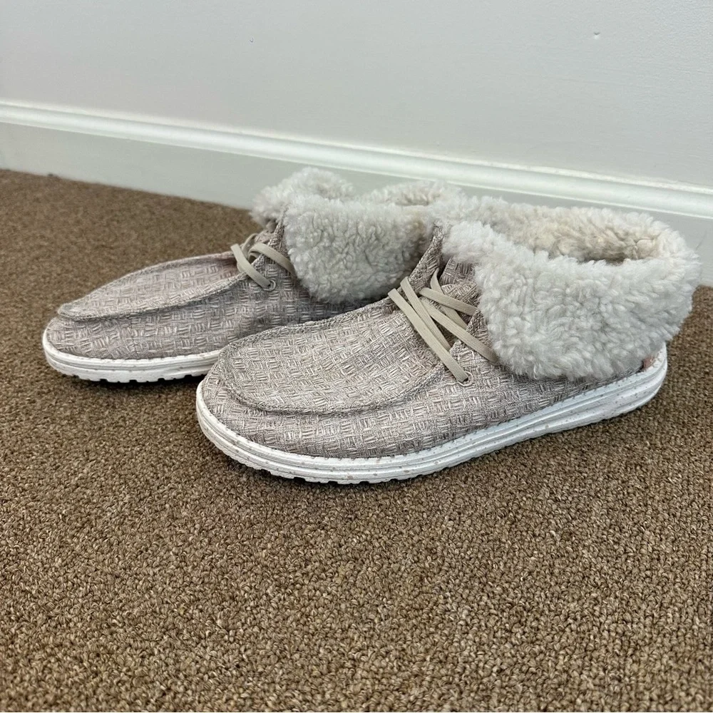 Hey Dude Women's Wendy Fold Casual Moccasin Sneakers Beige Sherpa Size 9